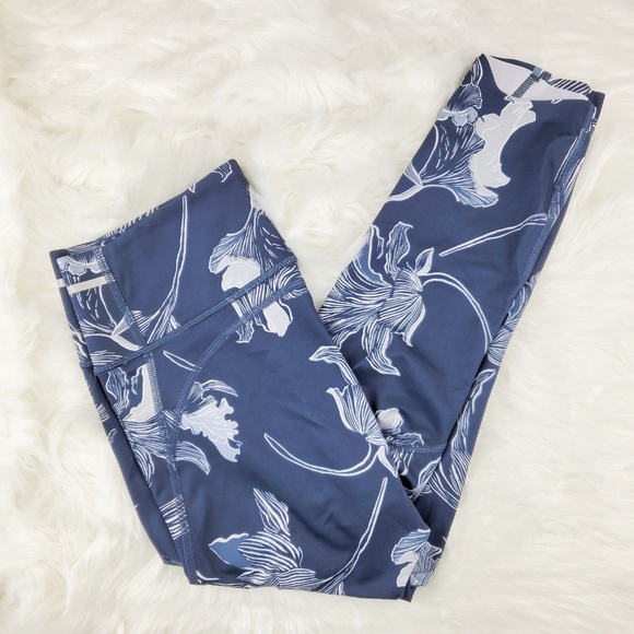 NWOT Athleta Blue Sonic Capri Leggings - Picture 7 of 7